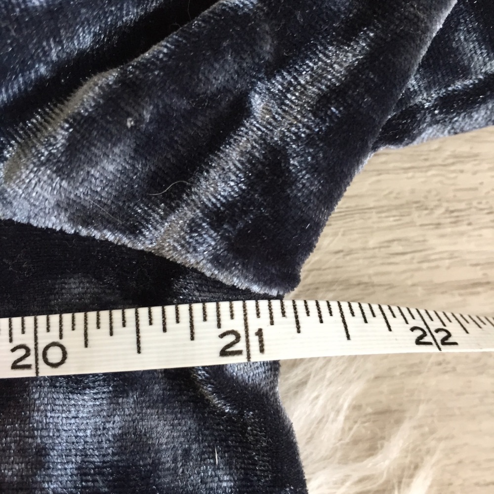 Off The Shoulder Crushed Velvet Top Size M - Picture 7 of 8